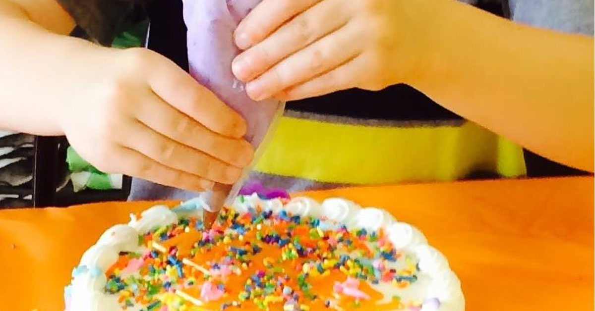 Come Decorate a Cake for Dad!